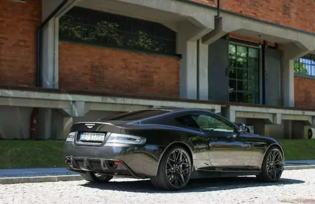 ASTON MARTIN DB9 