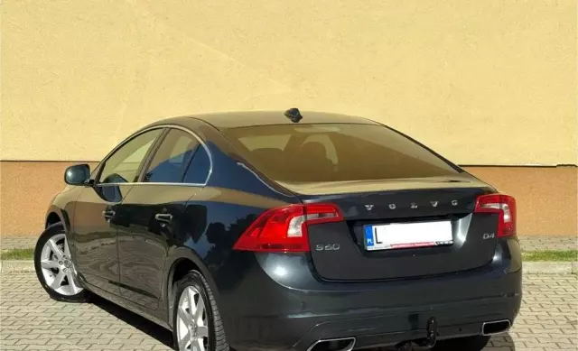 VOLVO S60 
