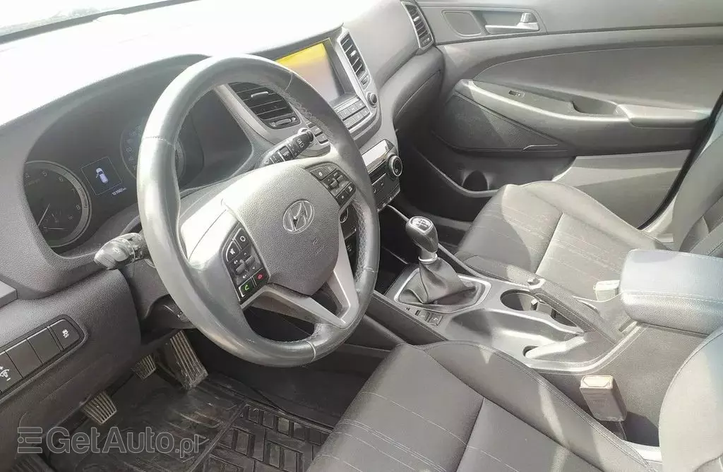 HYUNDAI Tucson 