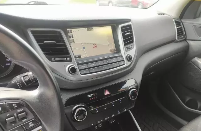 HYUNDAI Tucson 