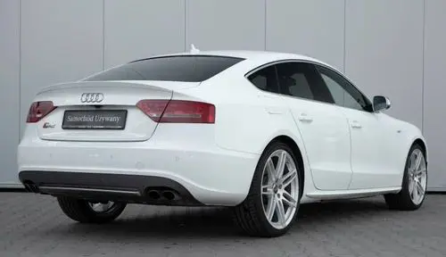AUDI S5 