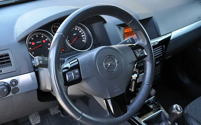 OPEL Astra 1.6 Cosmo