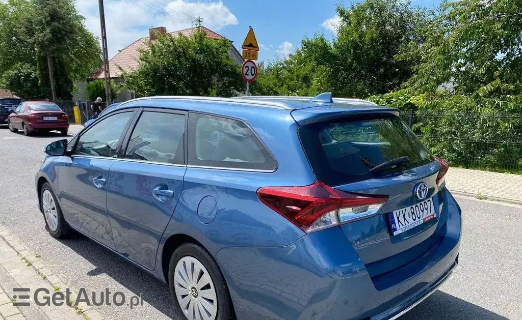 TOYOTA Auris 