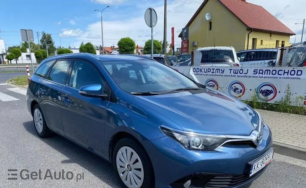 TOYOTA Auris 