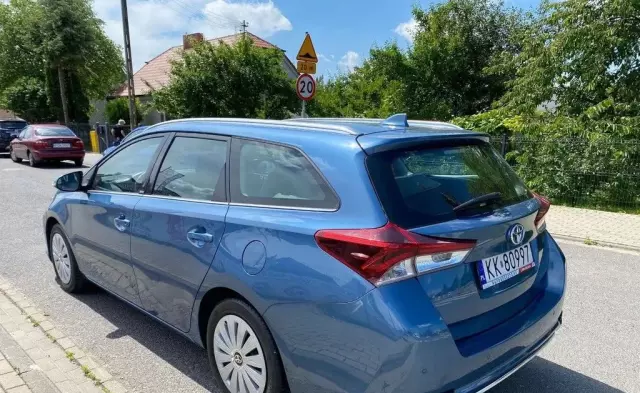 TOYOTA Auris 