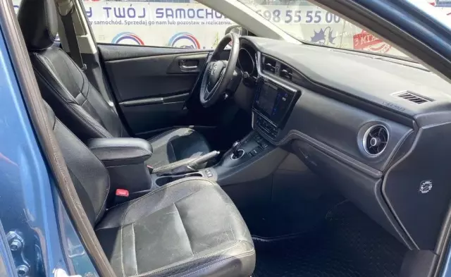 TOYOTA Auris 