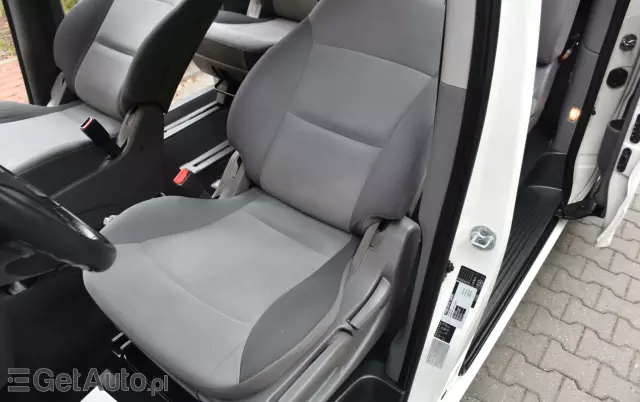 HYUNDAI H-1 2.5 CRDi Travel Comfort