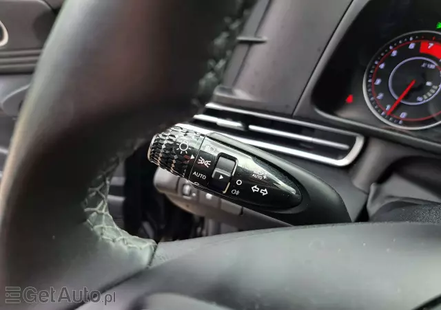 HYUNDAI Elantra 1.6 Smart CVT