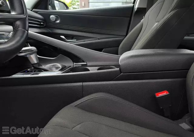 HYUNDAI Elantra 1.6 Smart CVT