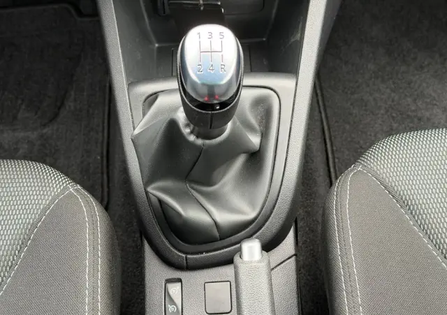 RENAULT Clio 1.2 16V 75 Limited