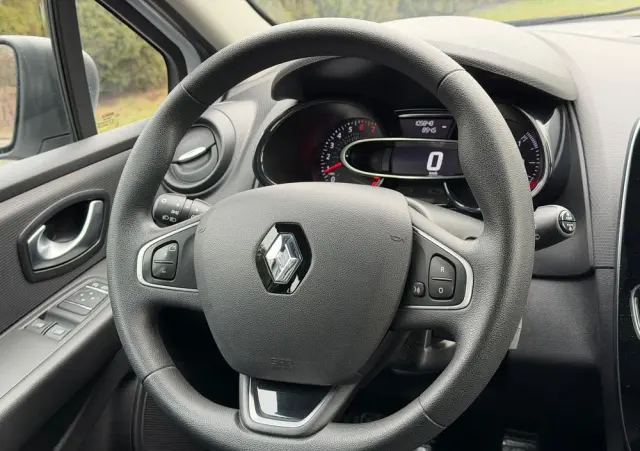 RENAULT Clio 1.2 16V 75 Limited