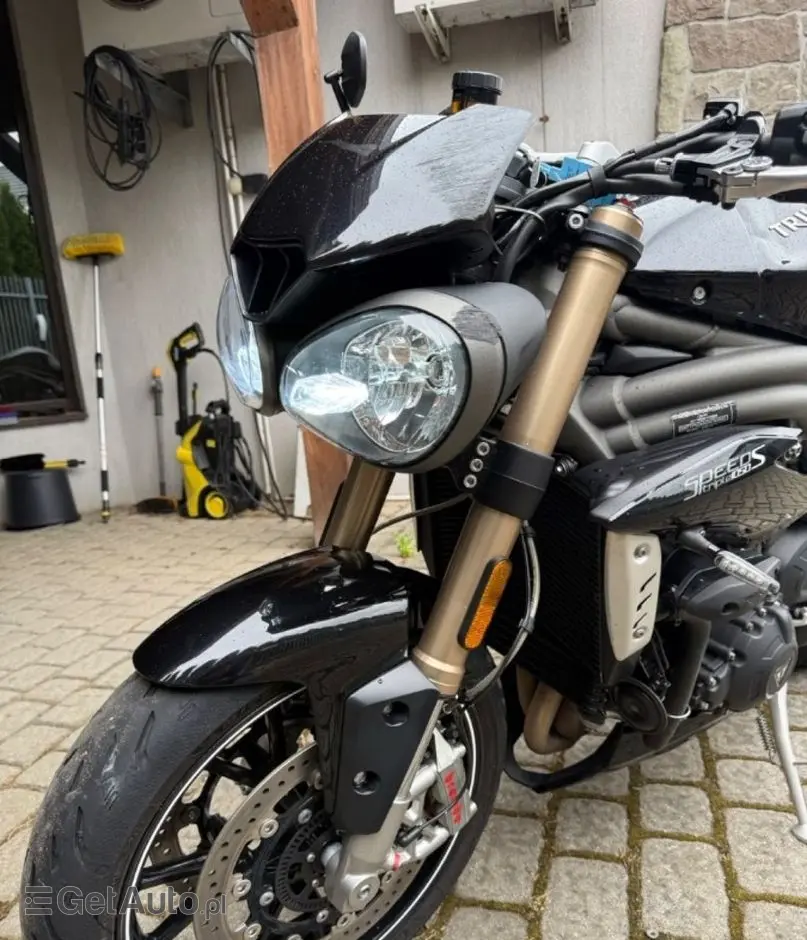 TRIUMPH Speed Triple 