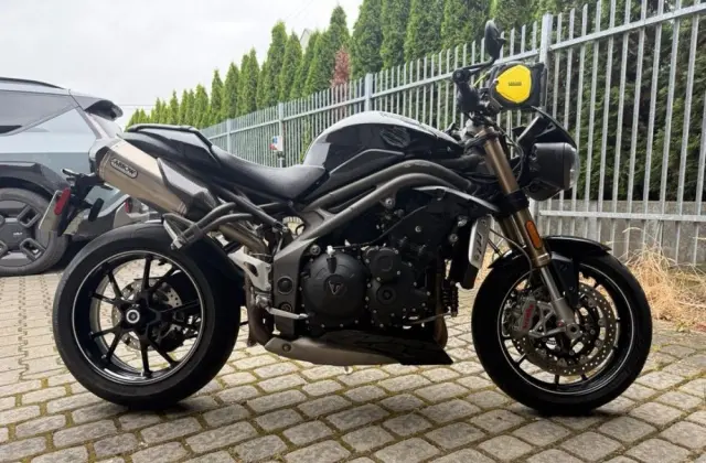 TRIUMPH Speed Triple 