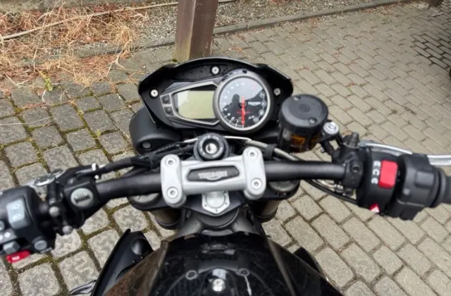TRIUMPH Speed Triple 