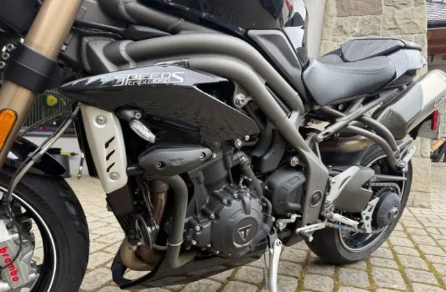 TRIUMPH Speed Triple 