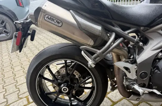TRIUMPH Speed Triple 