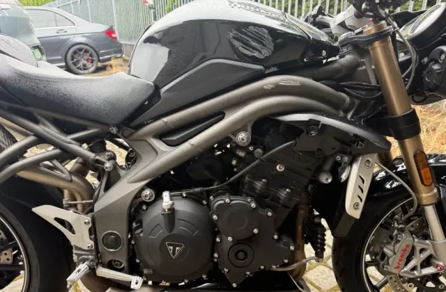 TRIUMPH Speed Triple 