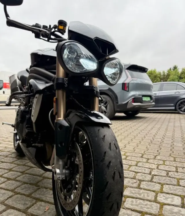TRIUMPH Speed Triple 
