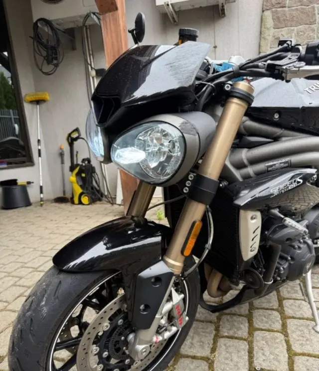 TRIUMPH Speed Triple 