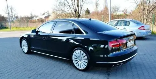 AUDI A8 