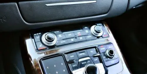 AUDI A8 