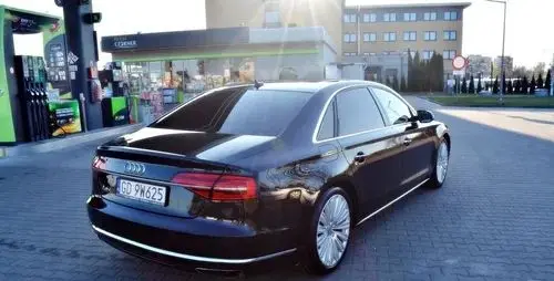AUDI A8 