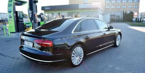 AUDI A8 