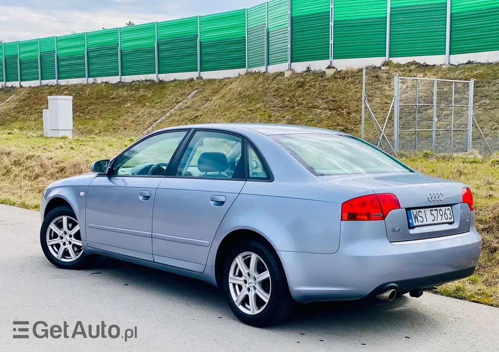AUDI A4 Limousine 
