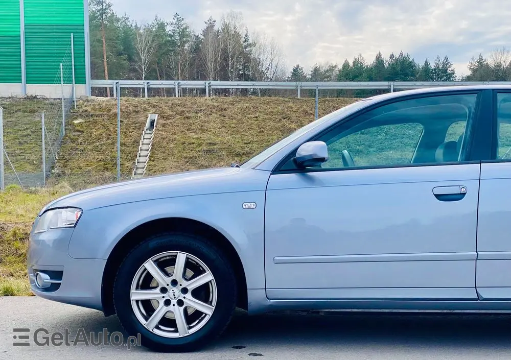 AUDI A4 Limousine 