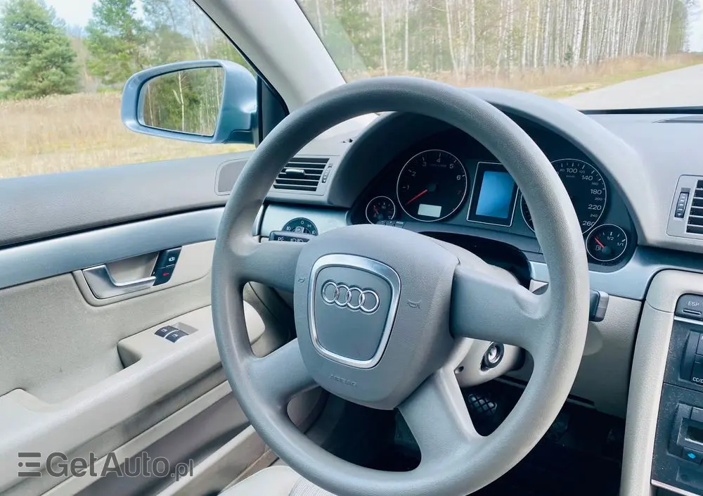 AUDI A4 Limousine 