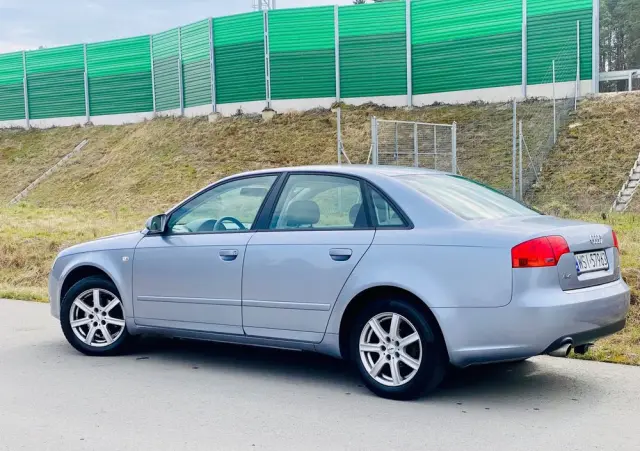 AUDI A4 Limousine 