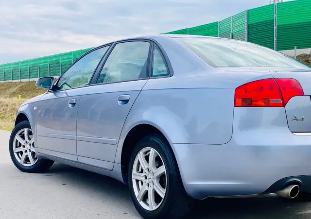 AUDI A4 Limousine 