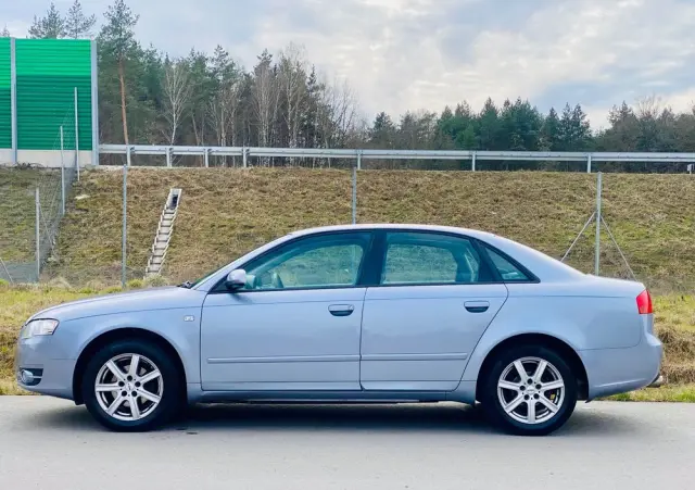 AUDI A4 Limousine 