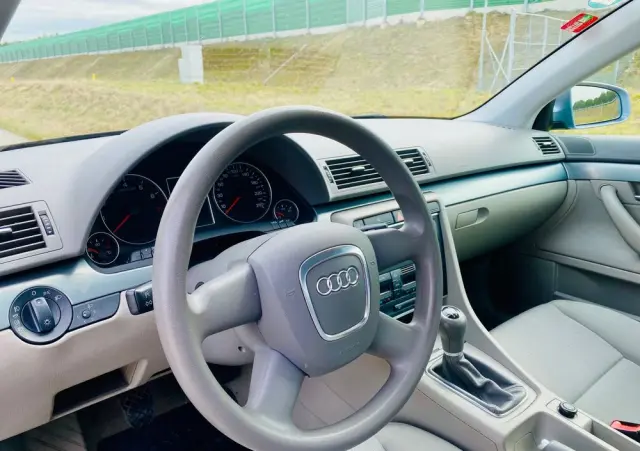 AUDI A4 Limousine 