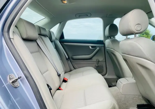 AUDI A4 Limousine 