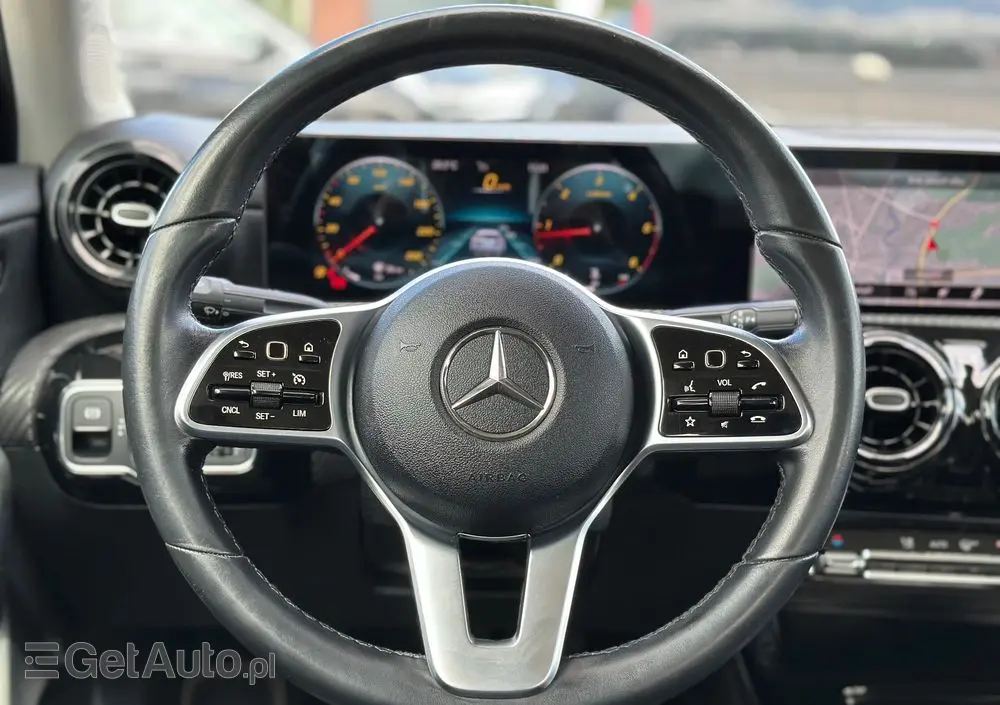 MERCEDES-BENZ Klasa A 200 d 8G-DCT