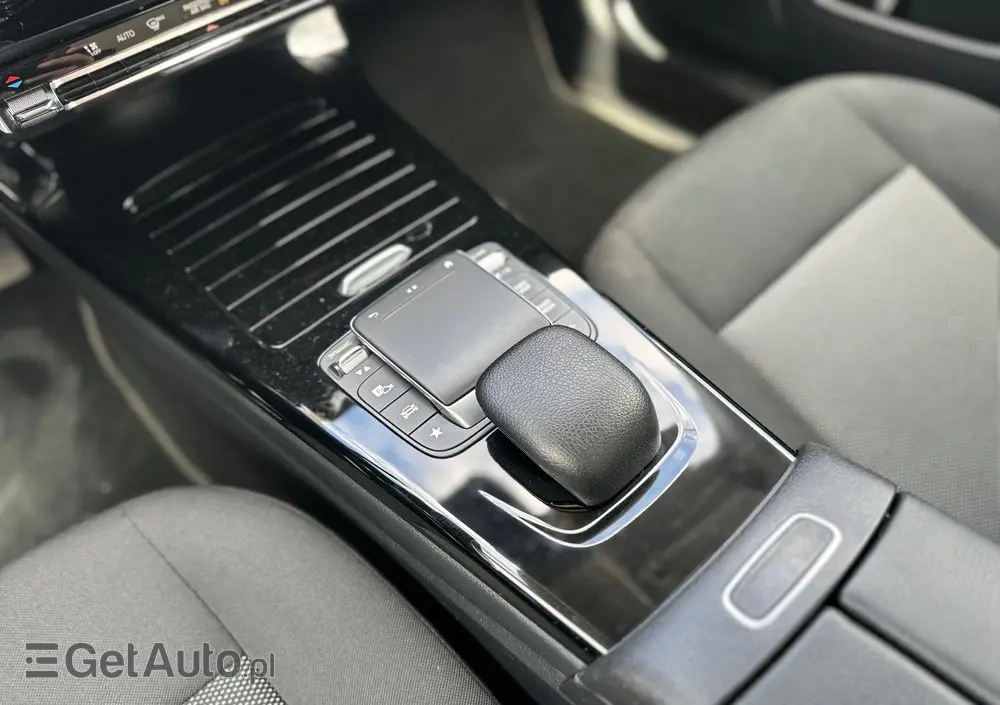 MERCEDES-BENZ Klasa A 200 d 8G-DCT