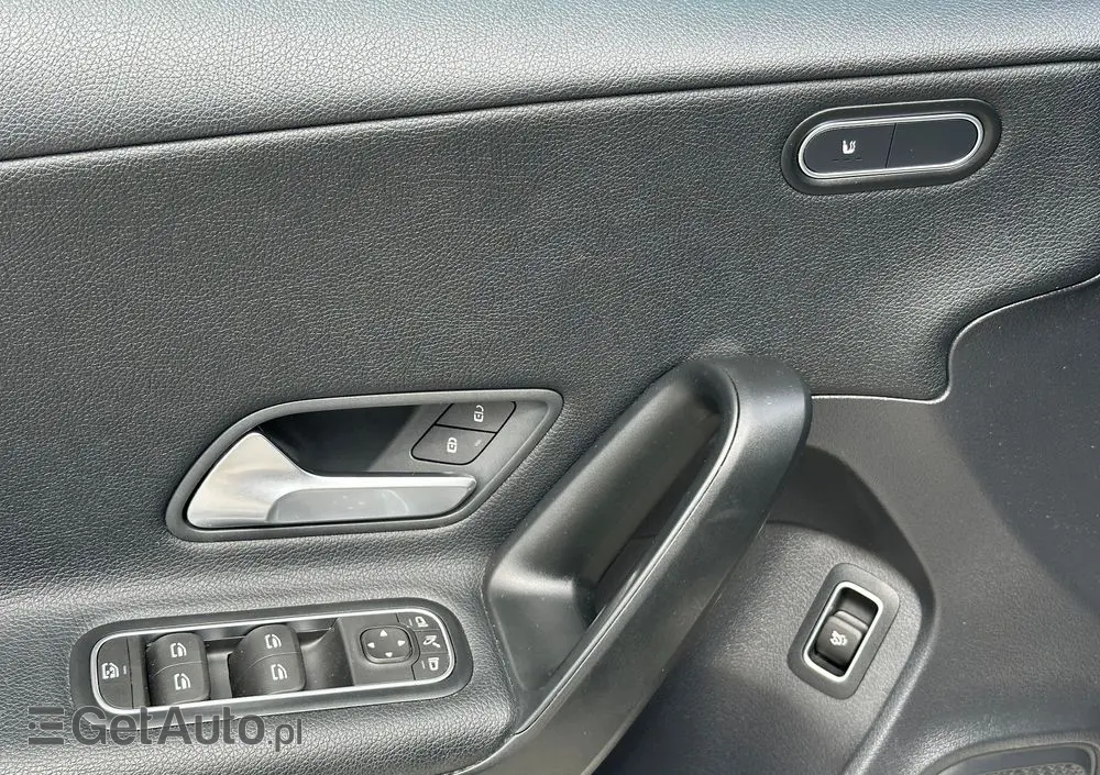 MERCEDES-BENZ Klasa A 200 d 8G-DCT