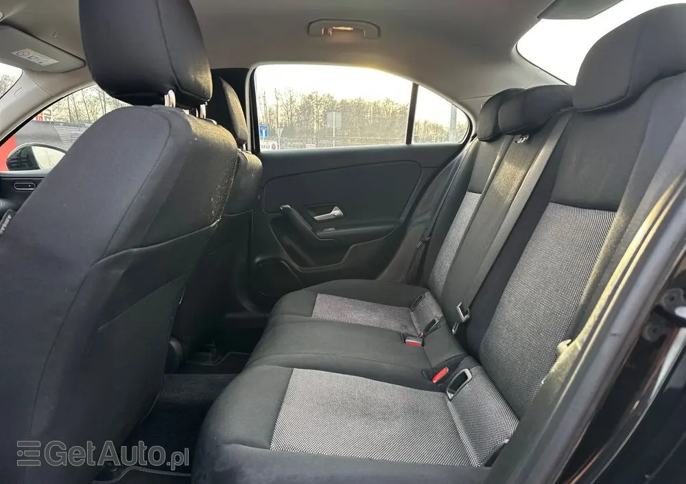 MERCEDES-BENZ Klasa A 200 d 8G-DCT