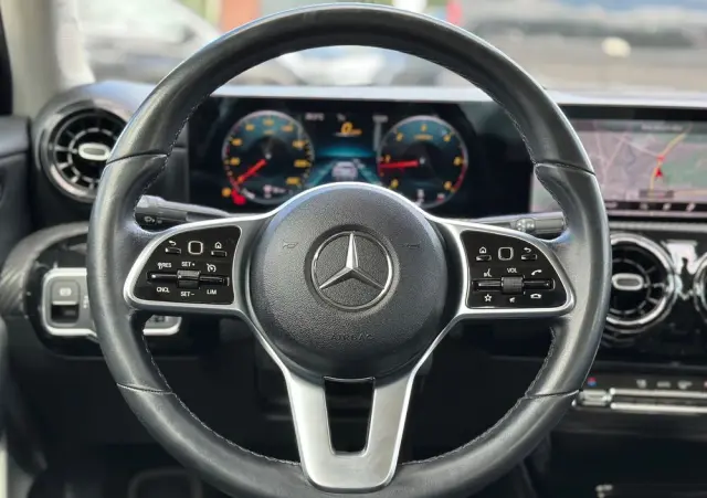 MERCEDES-BENZ Klasa A 200 d 8G-DCT