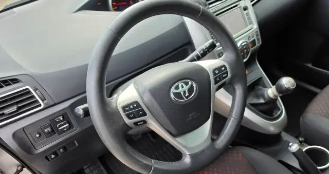 TOYOTA Verso 2.0 D-4D Premium 7os