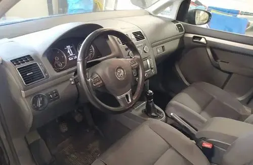 VOLKSWAGEN Touran 