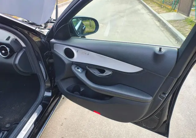 MERCEDES-BENZ Klasa C 200 (BlueTEC) d 7G-TRONIC Avantgarde