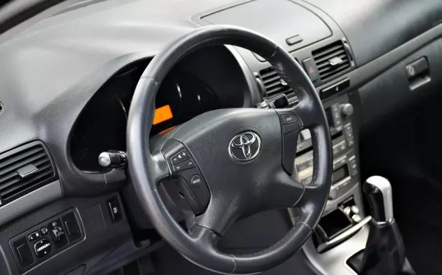 TOYOTA Avensis 