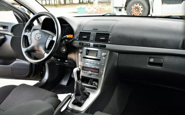 TOYOTA Avensis 