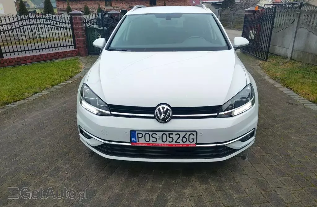 VOLKSWAGEN Golf 