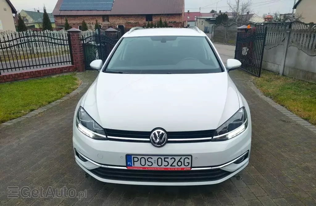 VOLKSWAGEN Golf 