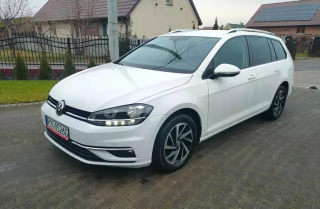 VOLKSWAGEN Golf 