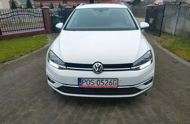 VOLKSWAGEN Golf 