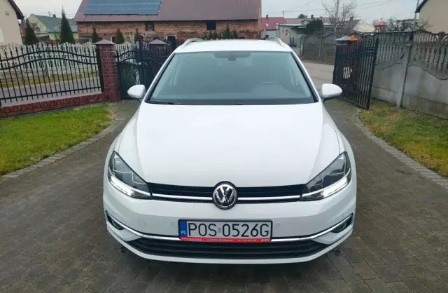 VOLKSWAGEN Golf 